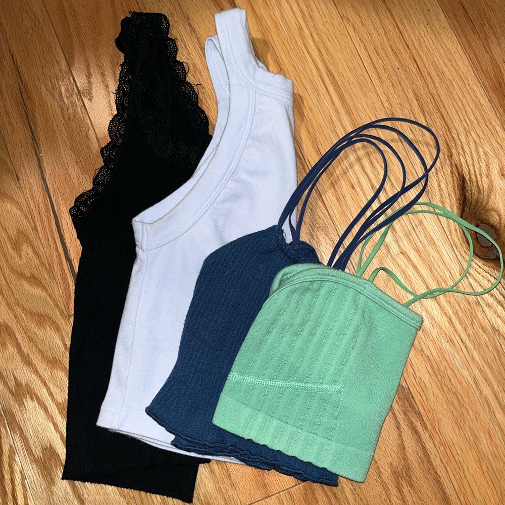 BUNDLE OF 4 UO CROP TANKS (XS)